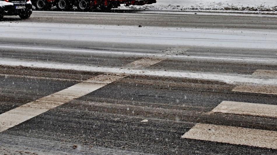 Meteorologové varují: Západ Čech pokryje sníh, hrozí i náledí!