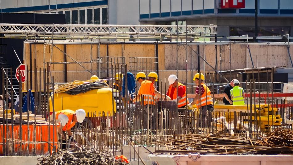 Na Slovanech se zloděj vloupal do stavební buňky, ze staveniště odcizil nářadí za statisíce