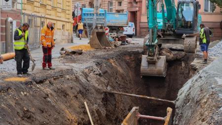 Velké stavební firmy v Plzni cítí nejistotu, Ukrajince mají v trvalém poměru