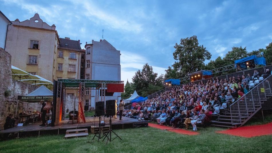 Skončil festival Divadelní léto pod plzeňským nebem, komedie „39 stupňů“ se ale bude hrát dál