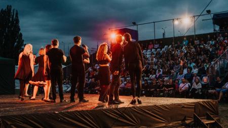 Divadelní léto je za dveřmi. Nabídne novinky i úspěšné inscenace