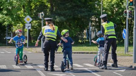 Děti z mateřských školek se učily bezpečnosti v dopravě