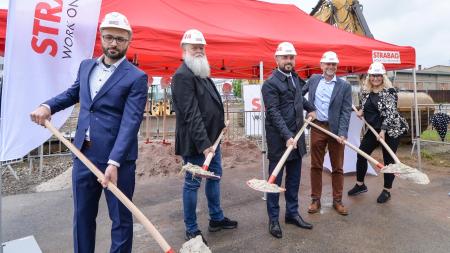 Plzeň začala stavět na Světovaru parkovací dům pro 433 aut za 198 milionů Kč