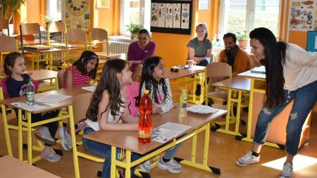 Plzeňská základní škola pomáhá dětem s integrací pomocí hudby
