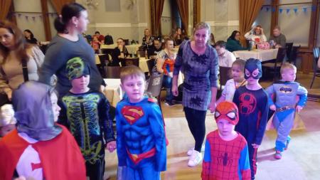 Stovky dětí v kostýmech zaplnily Měšťanskou besedu