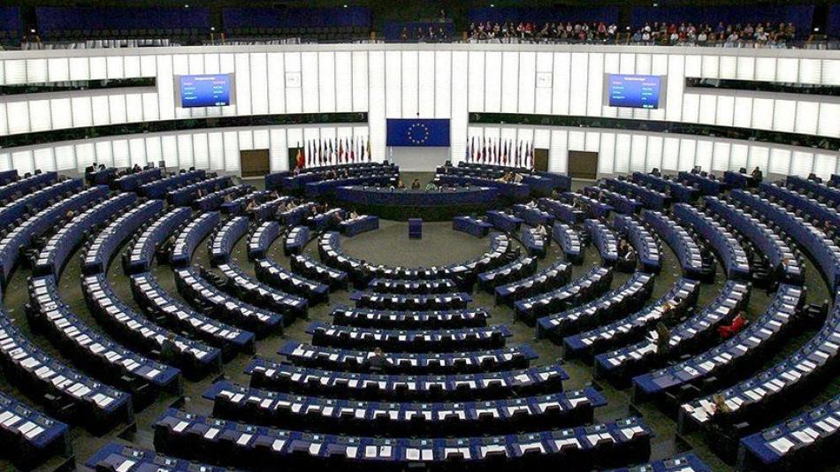 Evropský parlament vyzývá: Přijďtě k volbám. Je důležité chránit demokracii