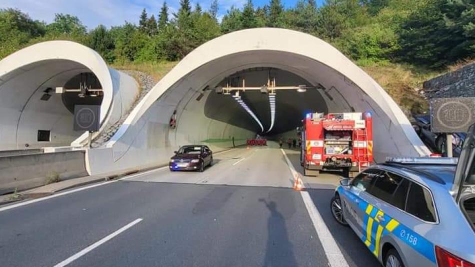 Tragická nehoda u tunelu Valík, jeden člověk zemřel!
