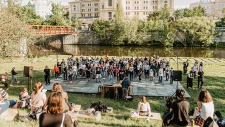 Koncerty, tančírny a zábava. Soutok Mže s Radbuzou znovu ožije, začíná festival Náplavka k světu. 2022