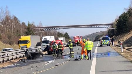 Aktualizováno: Dálnici D5 uzavřela nehoda dvou osobních aut!