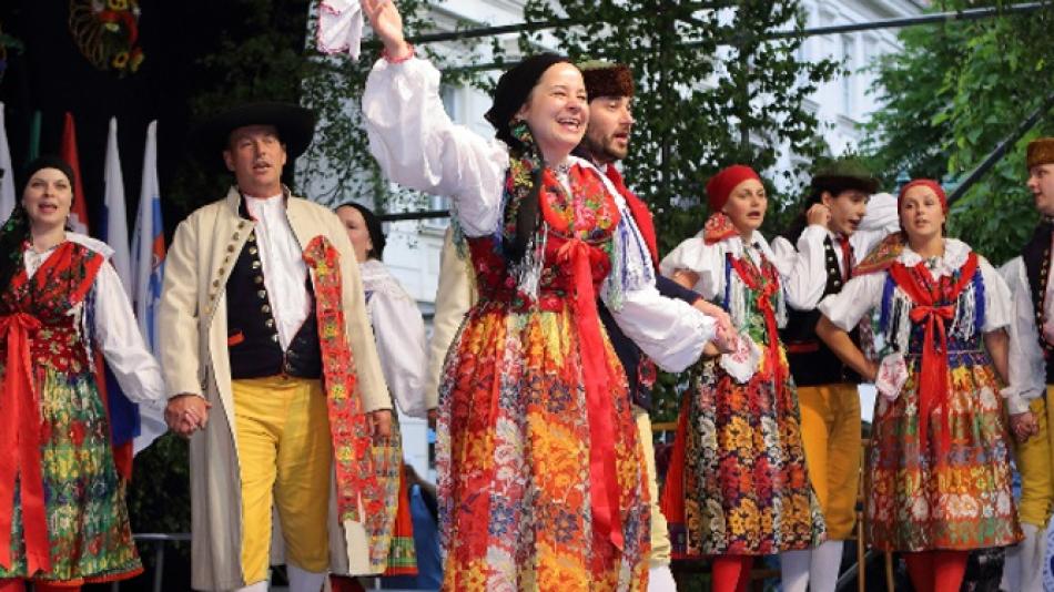 Mezinárodní folklorní festival CIOFF PLZEŇ 2024 rozezpívá a roztančí náš kraj