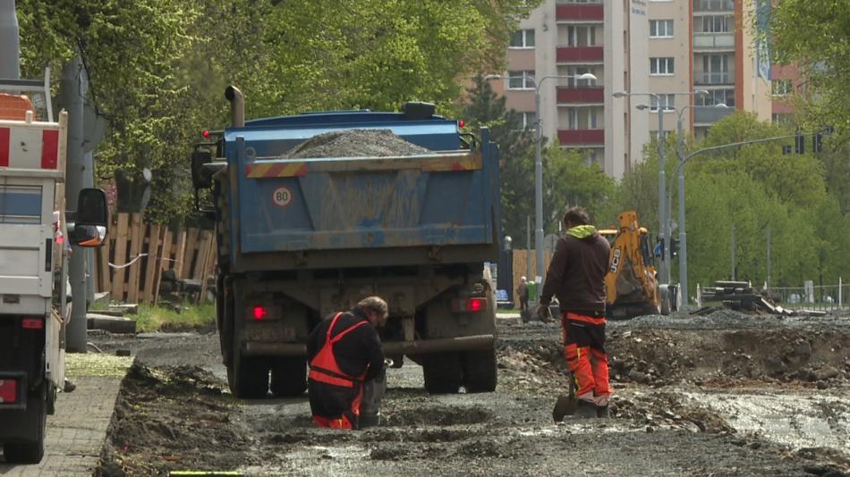 Oprava Koterovské třídy je v plném proudu.