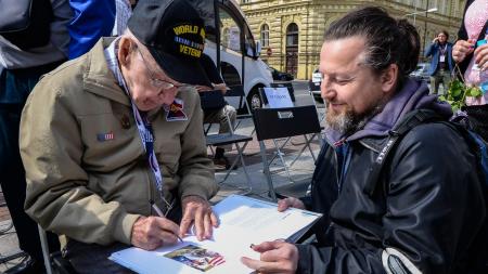 Nejmladšímu je 97 let. Veteráni vzpomínají, jak osvobodili Plzeň