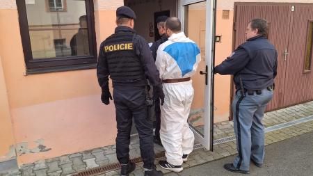 Soud vzal do vazby muže obviněného z dvojnásobného pokusu o vraždu ve Folmavě