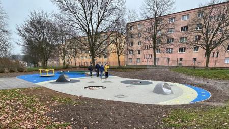 Mateřská škola U Koupaliště v Chodově má nové hřiště