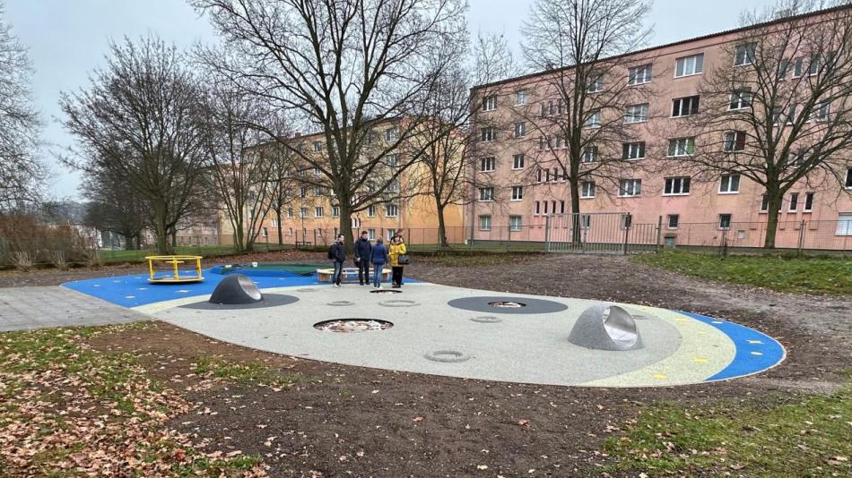 Mateřská škola U Koupaliště v Chodově má nové hřiště