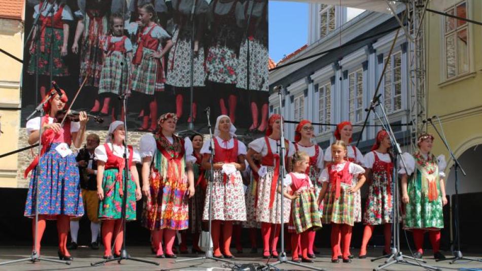 Významná návštěva na Chodských slavnostech: Arcibiskup z Nigérie povede poutní mši
