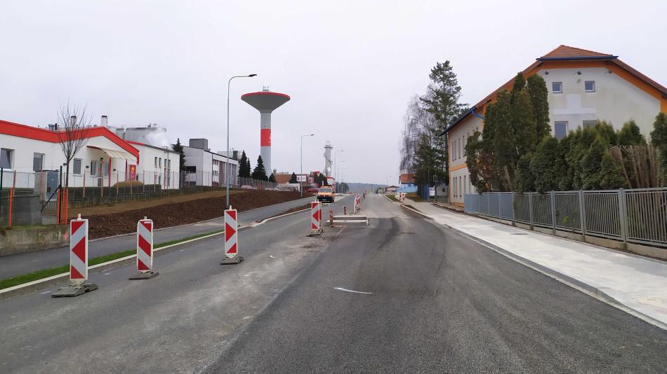 Po více než roce a půl končí rekonstrukce průtahu Horažďovicemi