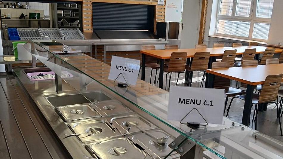 Základní škola v Malenovicích předchází plýtvání, zavedla samoobslužný „finský bufet“