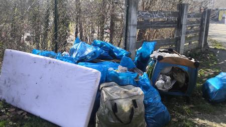 Lidé bez domova uklidili centrum Plzně za stravenku a dobrý pocit, že nejsou zbyteční