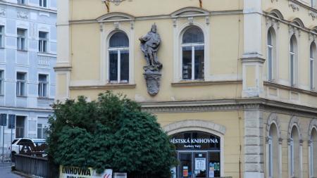 Městská knihovna Karlovy Vary odpouští upomínky a nabízí registraci zdarma