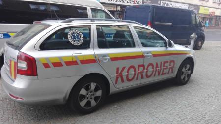 V podchodu v Klatovech byl nalezen mrtvý muž, policisté hledají svědky