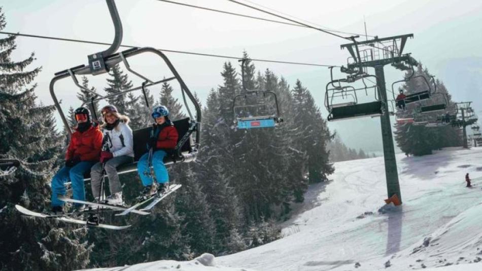 Největší lyžařský areál v Plzeňském kraji zahajuje sezónu, na sjezdovkách leží 50 centimetrů sněhu