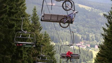 Šumavský Špičák se vrací do každodenního provozu. Otvírají se cesty z vrcholu Špičáku na ledovcová jezera