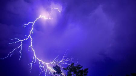 Plzeňský kraj zasáhnou silné bouřky, varují meteorologové