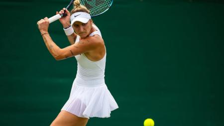 Životní výhra Vondroušové. Tenistka ze Sokolova ovládla Wimbledon!