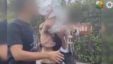 Velké policejní pátrání v Plzni. Muž vyhrožoval partnerce, že zabije jejich dítě i sebe!