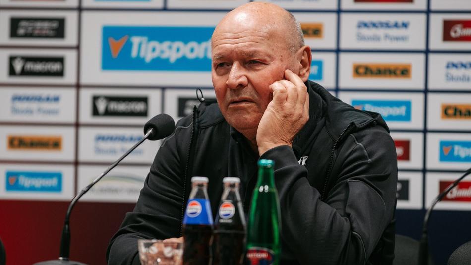 Dostáváme se do křeče, připouští kouč Viktorie Koubek. Tlaku prý nepodléhá