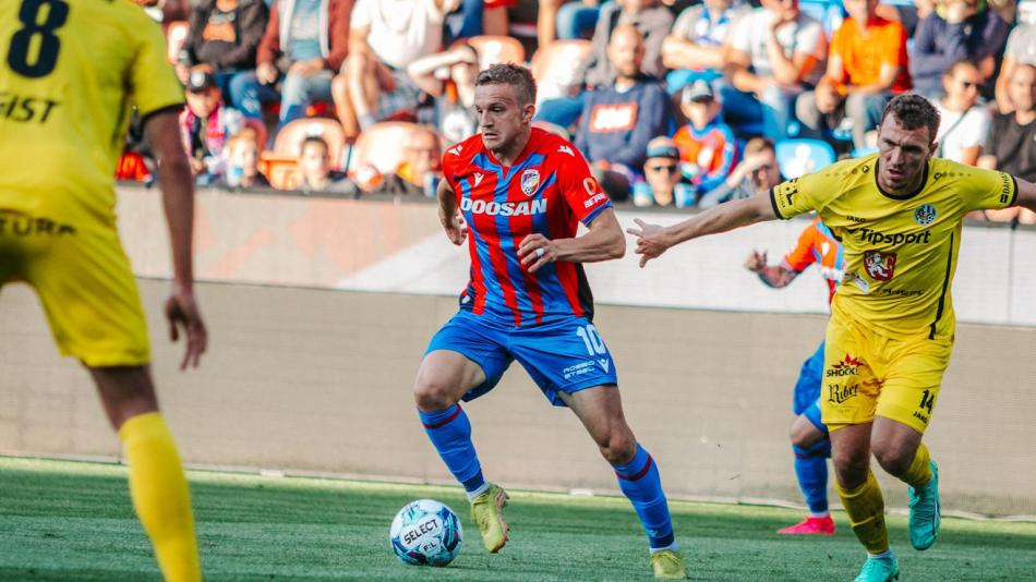 Fotbalisté Plzně znovu v lize ztratili. Alespoň remízu jim v Hradci Králové vystřelil Cadu