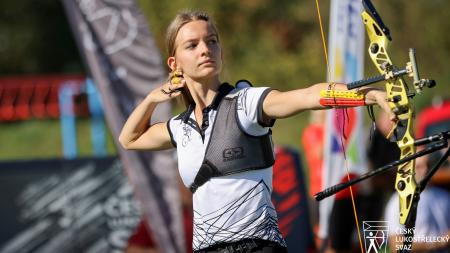 Mladá plzeňská lukostřelkyně zaskočila hvězdu Horáčkovou. Domácí šampionát ovládla juniorka Továrnická