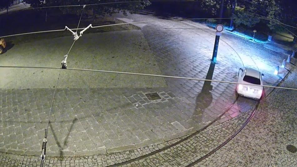 Noční zběsilou jízdu centrem Plzně ukončila policie