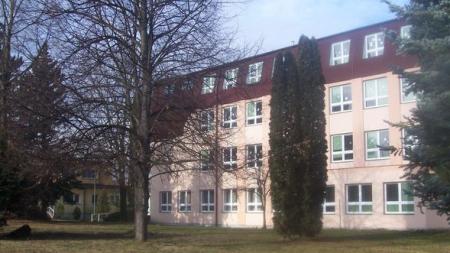 Radní Blovic odvolali ředitelku základní školy kvůli problémům se šikanou