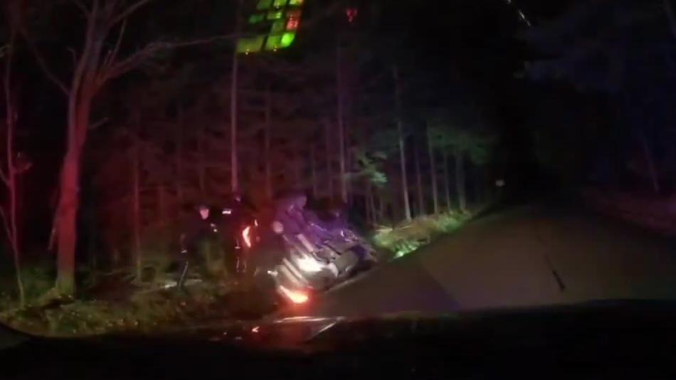 VIDEO: Řidič ujížděl policistům! Nezvládl řízení a havaroval do příkopu