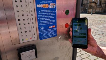 Řidičům v Plzni bude sloužit vylepšená parkovací aplikace