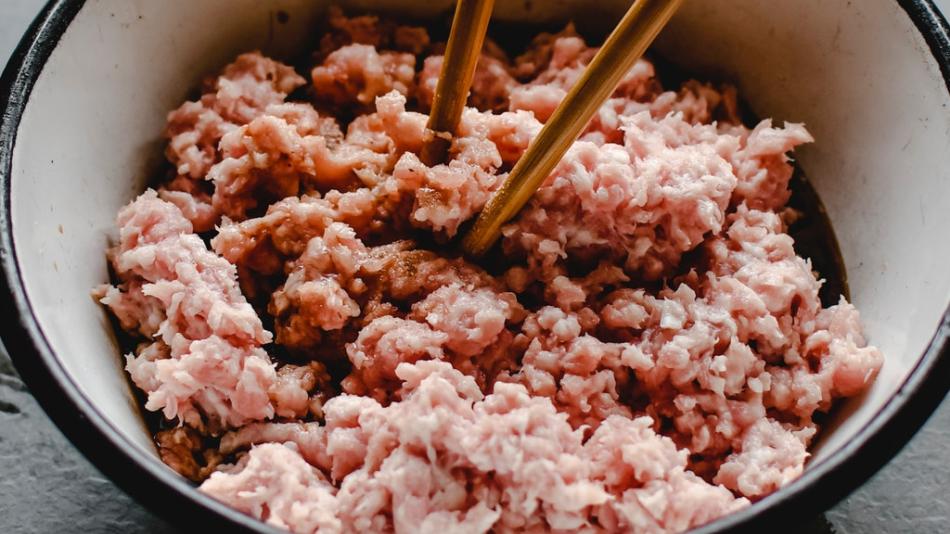 Lidl musí stáhnout z prodeje 17,5 tuny mletého masa kvůli antibiotikům