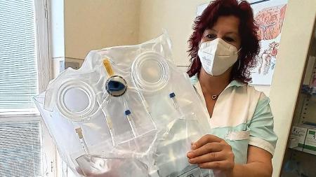 Klatovská nemocnice nabízí pro lidi s poškozením ledvin břišní dialýzu