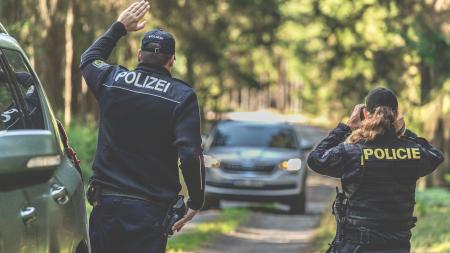 Policie v Plzeňském kraji zintenzivnila pobytové kontroly: Zajistila několik cizinců bez oprávnění k pobytu
