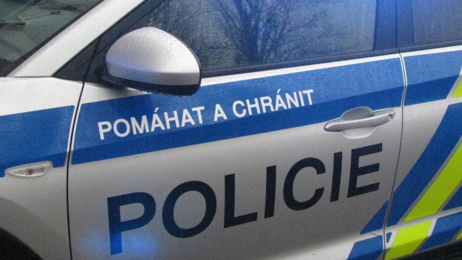 Bez řidičských průkazů v autech, kterými upoutali policisty. Jedeme do servisu, tvrdila dvojice