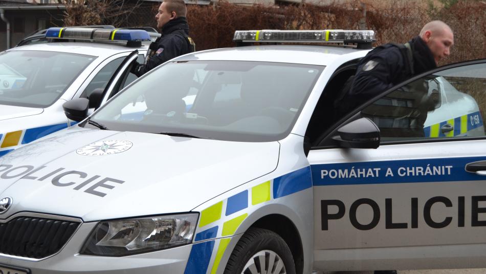 Drama v rodinném domě na Klatovsku. Opilý mladík napadl dvě ženy (81) a (51))