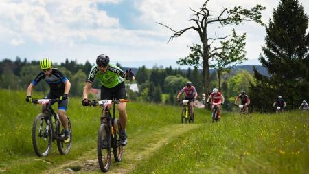 Horká kola v srdci lázeňského města: Karlovy Vary hostí MTB maraton