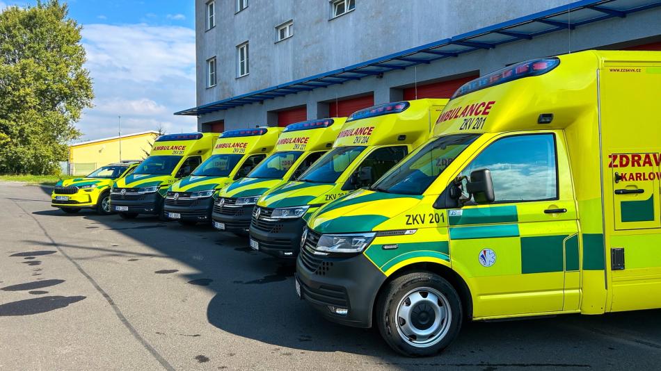 Zdravotnická záchranná služba Karlovarského kraje získala devět nových vozů za 37 milionů