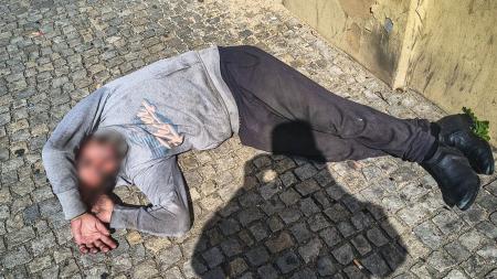 Mrtvý na chodníku? Tentokrát naštěstí ne…