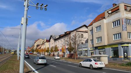 Pozor na rychlost. Strážníci s radarem v listopadu obsadí některé ulice. Kde je můžete čekat?