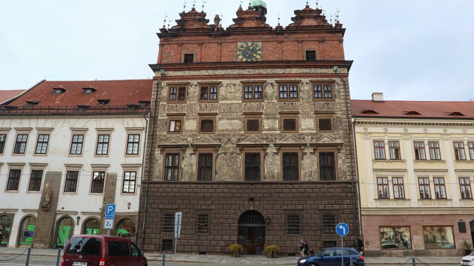 Městu Plzeň dluží 1800 lidí. Jen na nájemném téměř 67 milionů