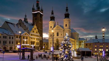 Nová vánoční výzdoba v Klatovech: Světelné komety i nasvícení Černé věže