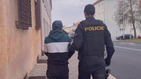 Cizinec ignoroval vyhoštění, policie ho zadržela v Sokolově