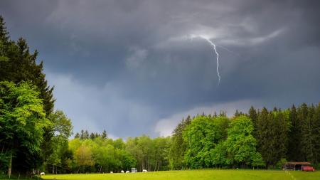 Jihozápad Čech mohou znovu potrápit bouřky, varují meteorologové